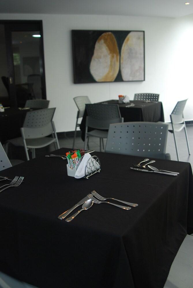 Cyan Suites Poblado By Mde Bnb Medellín Zewnętrze zdjęcie