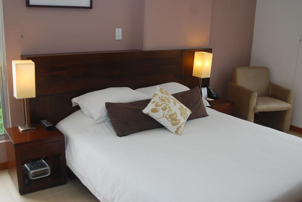 Cyan Suites Poblado By Mde Bnb Medellín Zewnętrze zdjęcie