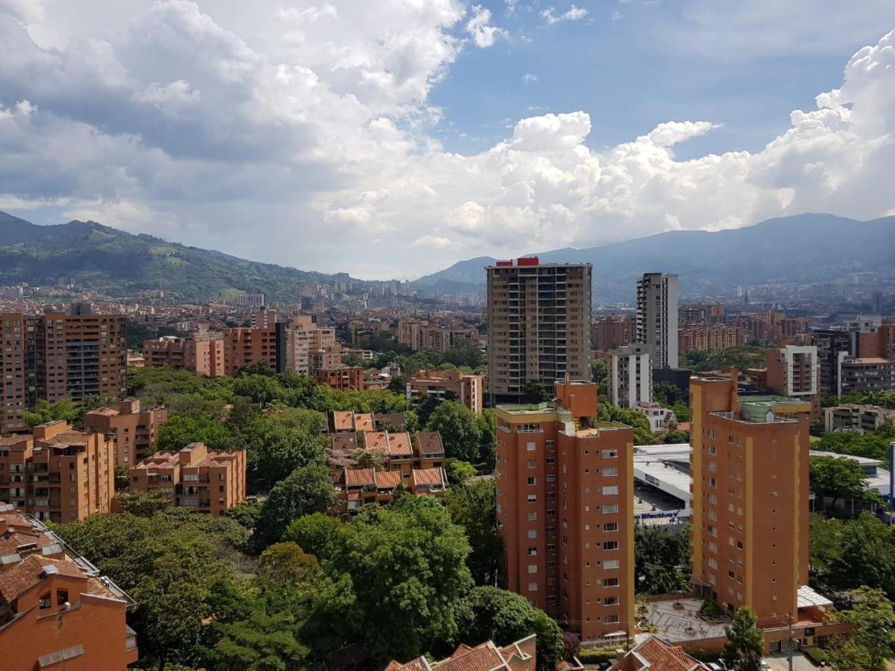 Cyan Suites Poblado By Mde Bnb Medellín Zewnętrze zdjęcie