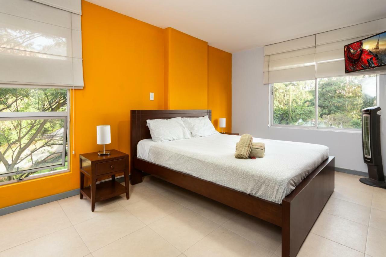Cyan Suites Poblado By Mde Bnb Medellín Zewnętrze zdjęcie